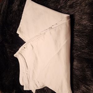 JACLYN  SMITH  WHITE  DENIM  CAPRI.
